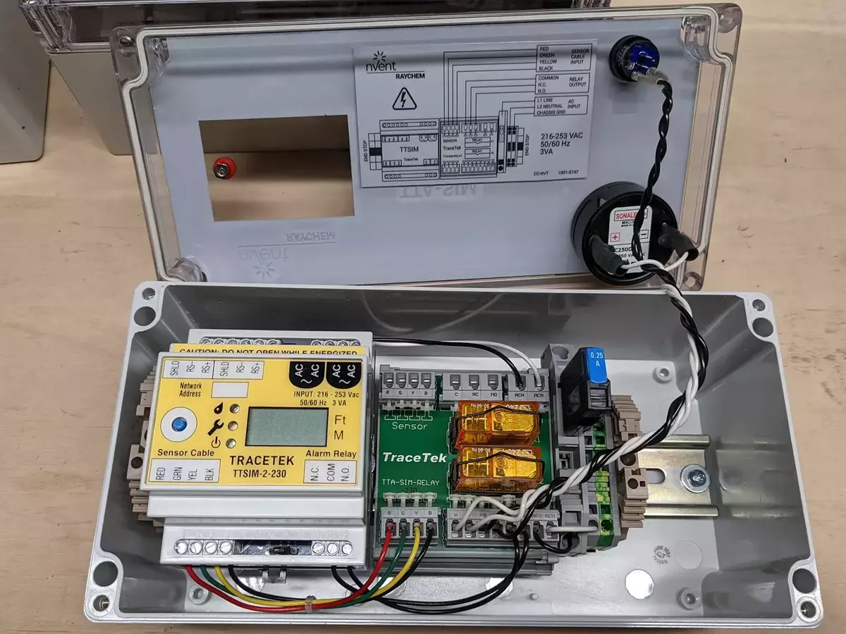 TraceTek TTA-SIM-2-230 panel alarmowy z syreną 60 dB | 150 m | wyświetlacz LCD