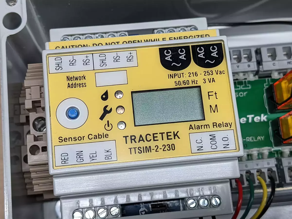 TraceTek TTA-SIM-2-230 panel alarmowy z syreną 60 dB | 150 m | wyświetlacz LCD