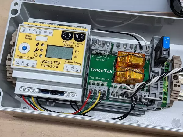 TraceTek TTA-SIM-2-230 panel alarmowy z syreną 60 dB | 150 m | wyświetlacz LCD